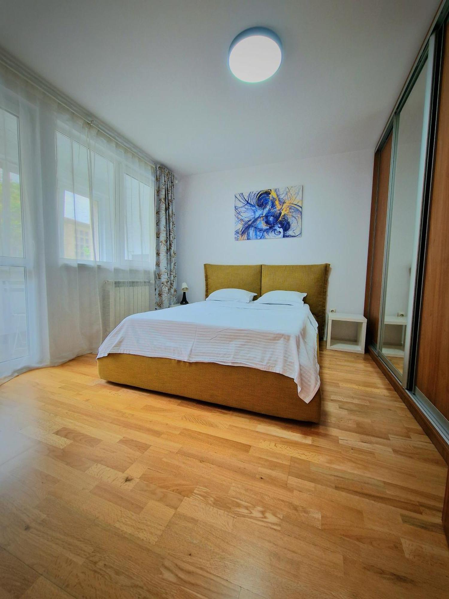 Old Town Central Oasis - Secured Parking Nearby - Self Check In - Metro Station At 1Min Bukarest Exterior foto